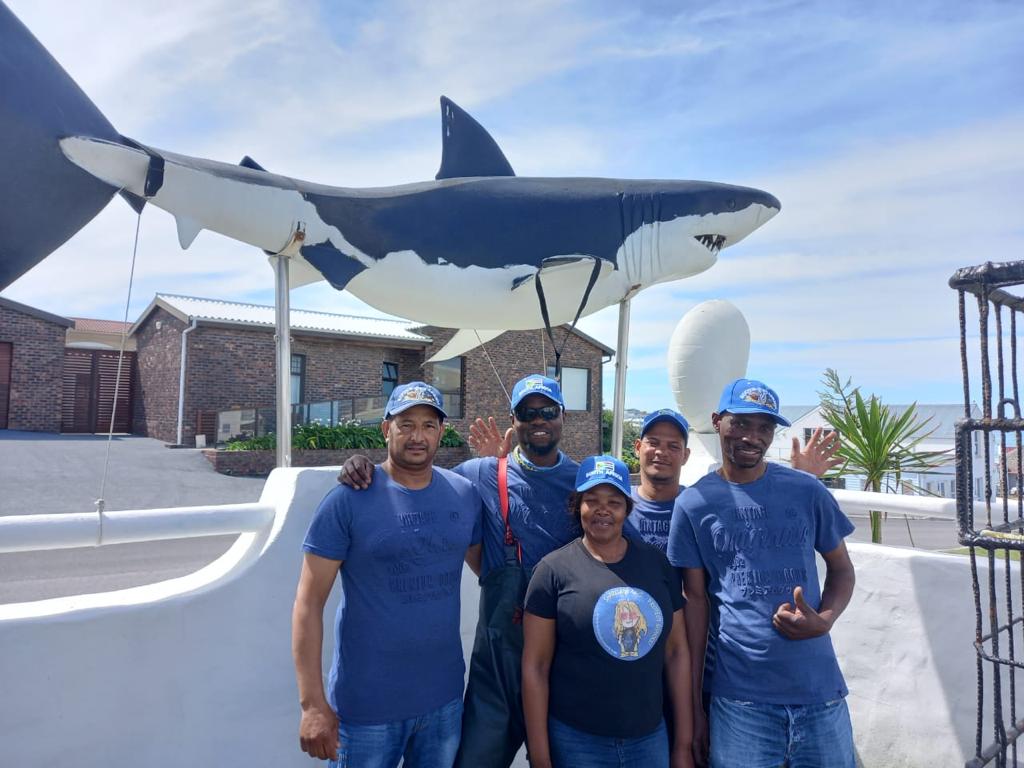 HOME 15 sharklady-adventures-crew